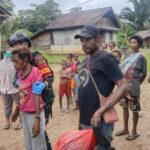 Pelayanan kesehatan darurat, evakuasi warga, TBC, Satgas Yonif 310/KK, Papua
