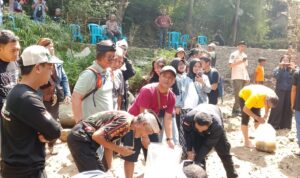 300 ribu Bibit ikan Nilem ditebar di Serlok Bantaran Cikapundung
