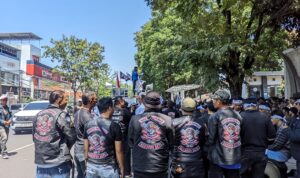 Paskibar Geruduk Disdik Kota Bandung menuntut transparansi anggaran RMP