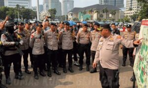 Danpas Pelopor Pantau Langsung Pengamanan Aksi Buruh di DPR/MPR, 1.600 Personel Korbrimob disiagakan
