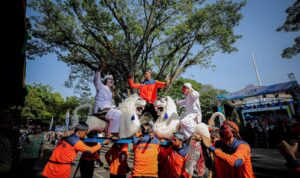Tutup HJKB, Pawai Jampana Berlangsung Meriah dan Penuh Makna